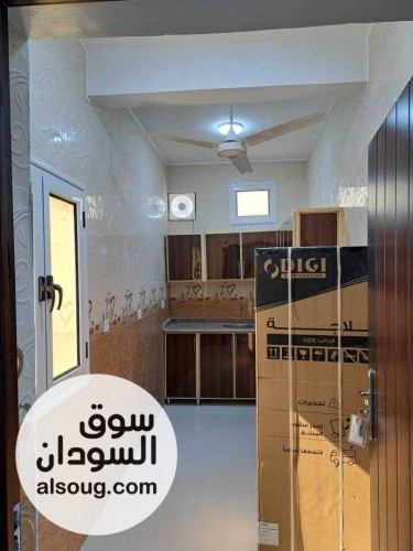 شقة مفروشة فاخرة بها مولد كهربائي ببورتسودان للإيجار من أملاك العقارية - صورة رقم 4