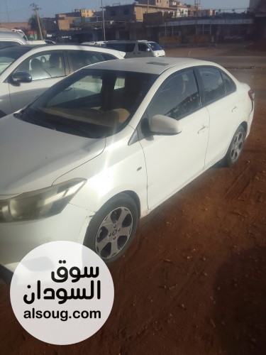 عربية يارس 2015 بيضاء - صورة رقم 6