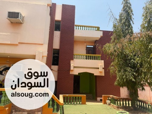 مؤسس باركويت مربع ٥٦