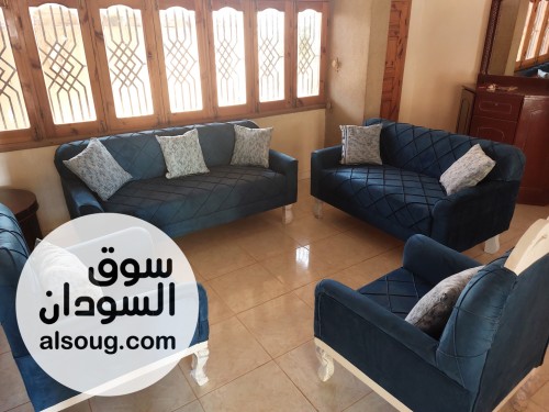 طقم جلوس كنبتين وكرسيين