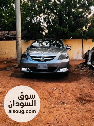 للبيع في الخرطوم سيارة هوندا سيتي سيدان فضية اللون من الجيل الرابع موديل 2006