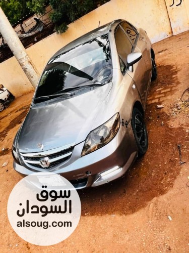 للبيع في الخرطوم سيارة هوندا سيتي سيدان فضية اللون من الجيل الرابع موديل 2006 - صورة رقم 2