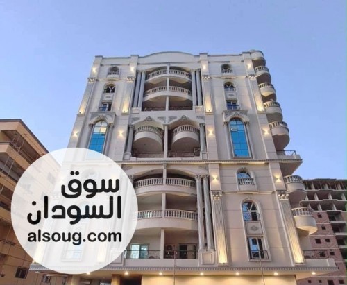 التفاصيل
شقه مساحتها ١٣٥
٣ غرف 
٢ صاله
٢ حمام
مطبخ امريكي
نسبه ف الارض