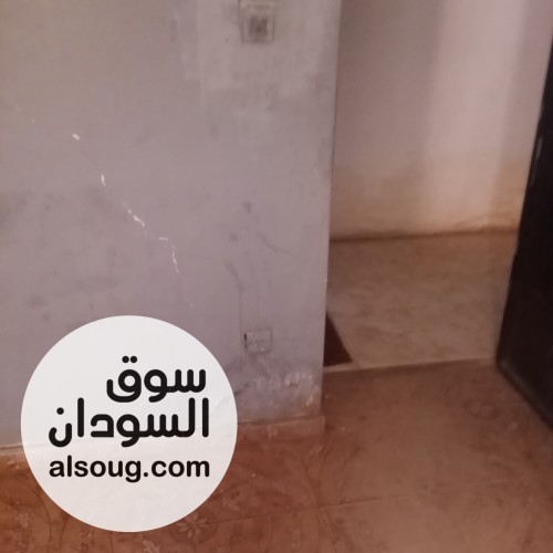 لدينا شقه غير مفروشه بالسامراب محطه واحد غرفه ارضيه وأخرى طابق اول