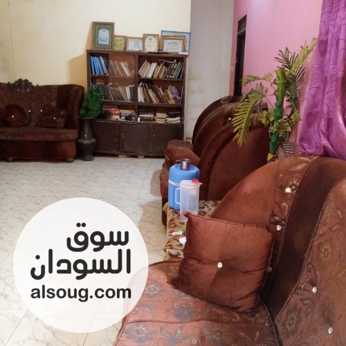 لدينا شقه مفروشه ارضيه العماره تفتح على ظلط شارع الردميه  - صورة رقم 2