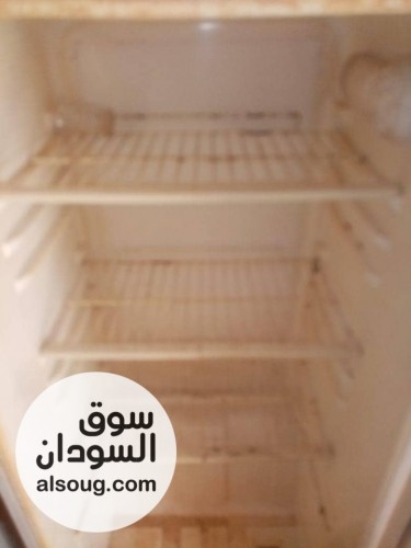 تلاجة بيكو استعمال نضيف 
كانت مخزنة عشان كدا عايزة نضافة 
وعايزة حوض خ