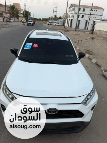 عربية RAV-4نضيفة موديل 2019
