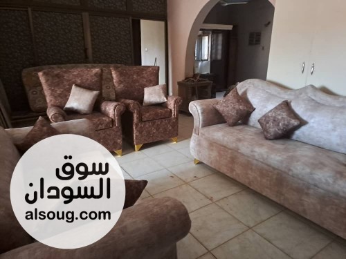 للبيع طقم جلوس كنبتين وكرسيين تنجيد جديد - صورة رقم 1