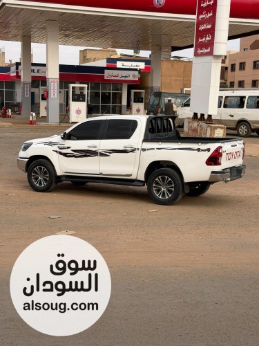 للبيع هايلوكس 2021 دبل عالي قير عادي بصمه جوه وبره ترخيص جديد مكنه - صورة رقم 5