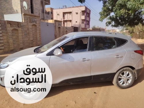 للبيع توسان 2012. خالي فتحه سقف. نضييفه - صورة رقم 2