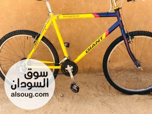 دراجة هوائية صفراء تروس